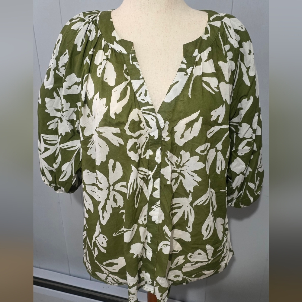 Sonoma Goods For Life Floral Green and White Women's Top